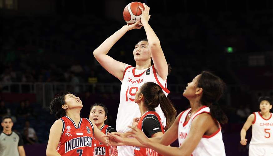 Who Is the 7-Foot Woman Basketball Player